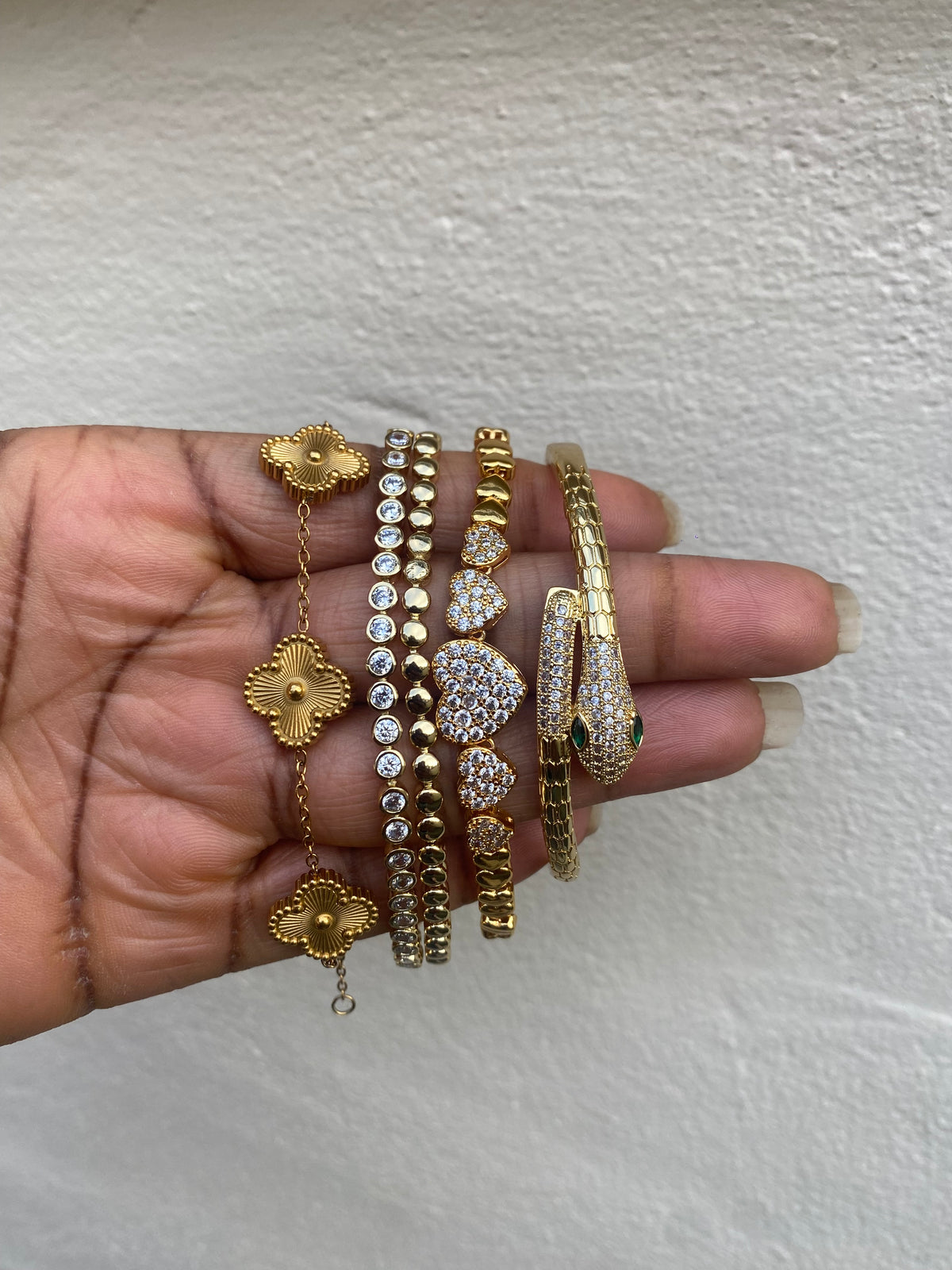 5 Ways to Stack Gold-Plated Bracelets for a Stylish Look