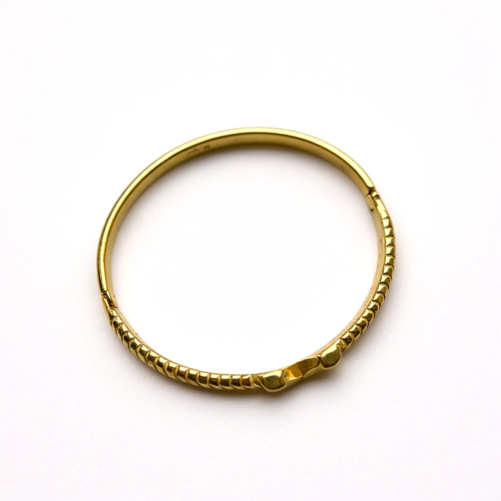 Viv 18k Gold plated Bangle