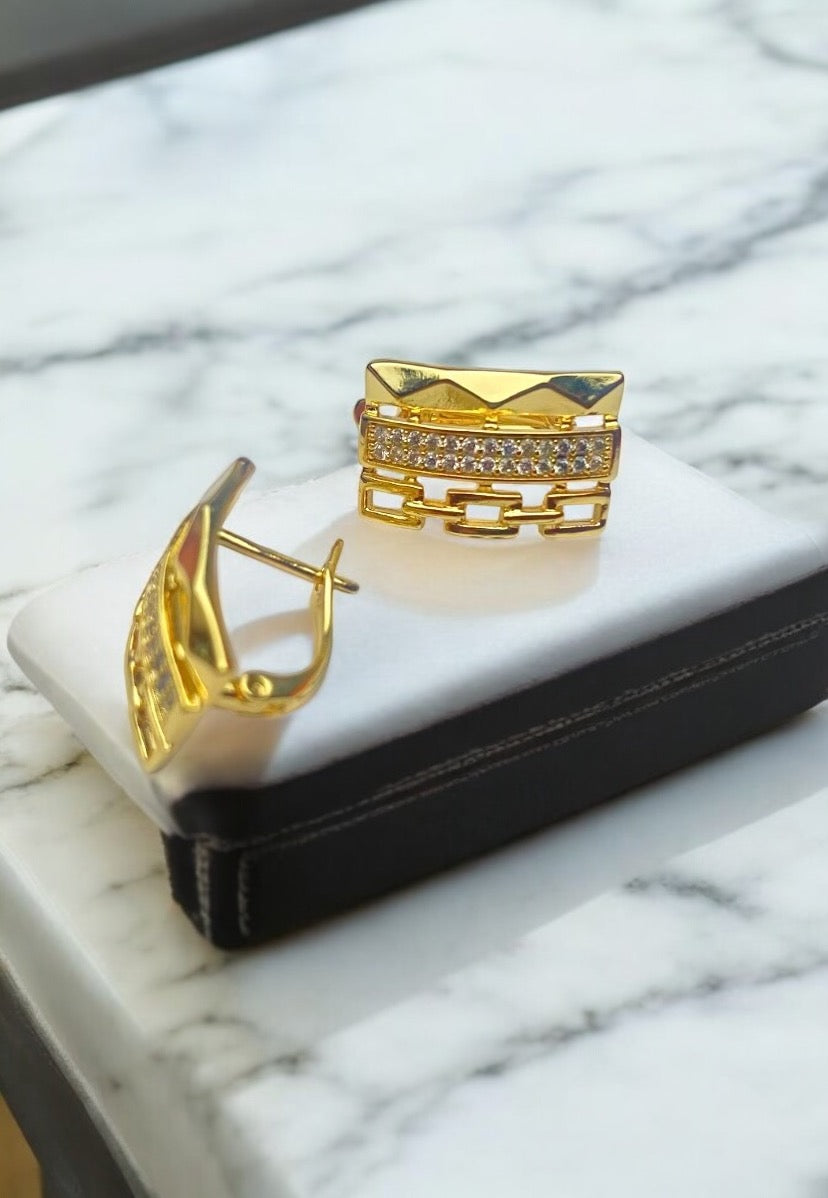 3Looks Stud Earrings