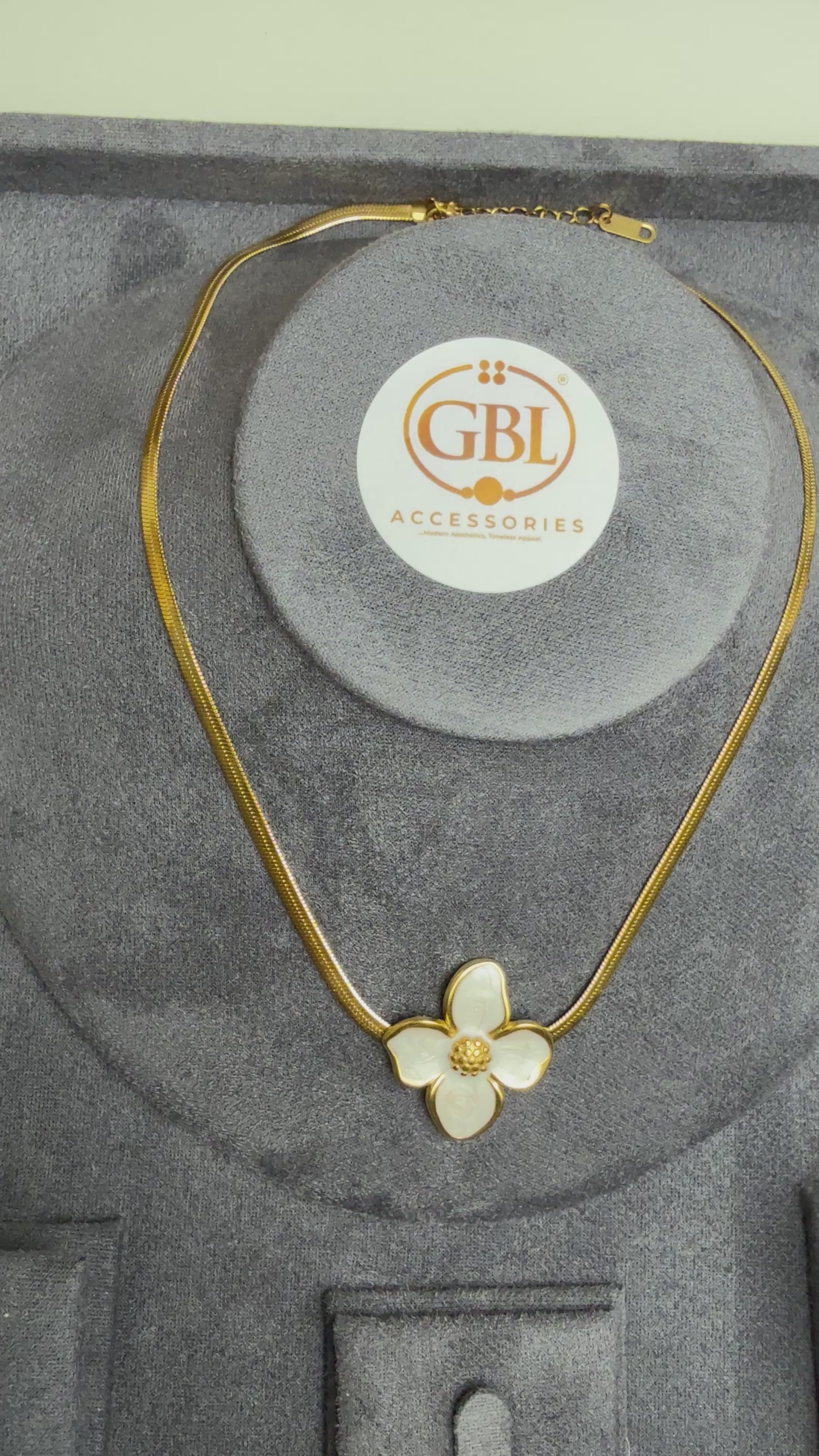 Flora 18k Gold-Plated Jewelry Set – Elegant Non-Tarnish Necklace & Earrings for Women